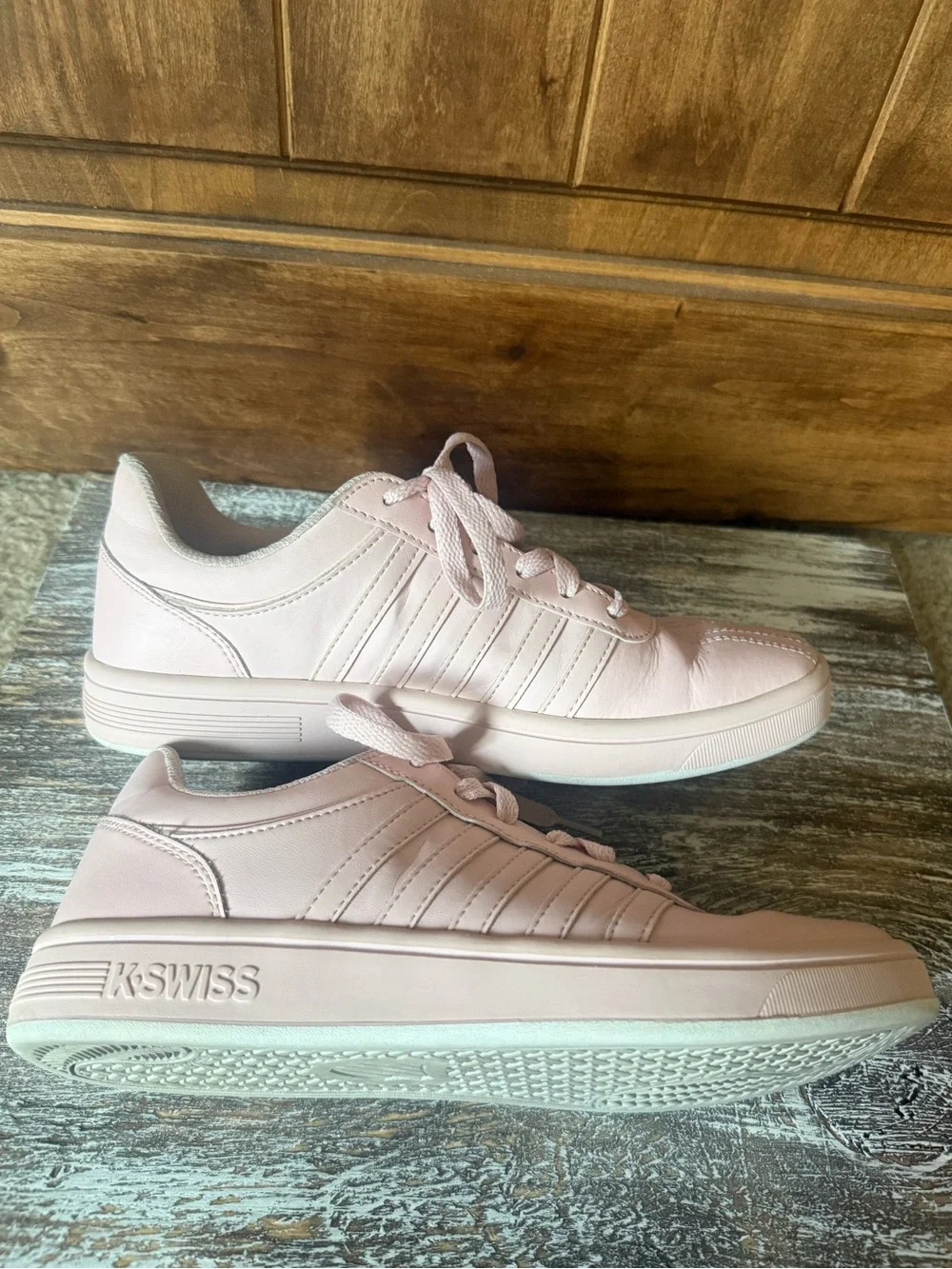 K SWISS COURT PINK TENNIS SHOES